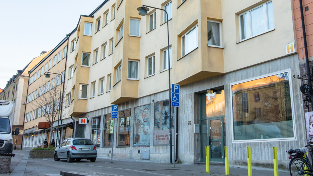 Entrén till Hyresbostäders Botorget